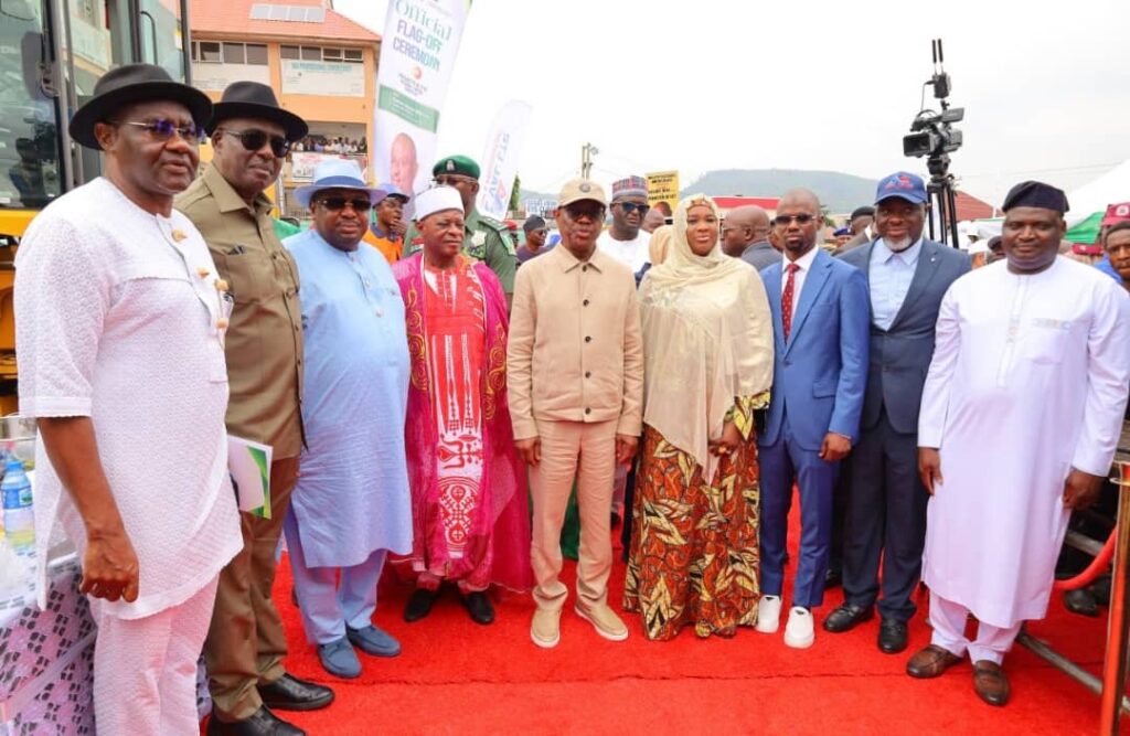 Wike flags off 5.4km Karu road dualisation, assures completion in 10 months L-R Senator Magnus Abe, former Deputy Speaker of House of Representatives, Chibudom Nwuche, Senator Philip Aduda, the Sakaruyi of Karu, HRH Joseph Danladi Narai, FCT Minister, Nyesom Wike, Minister of State FCT, Mariya Mahmoud, Coordinator STDD, Abdulkadir Zulkiflu, MD Abdul Val Nigeria limited, Suleman Abdul Val, AMAC Chairman, Christopher Maikalangu at the flag off of the reconstruction of Karu road from Karu interchange to Customs hospital junction in AMAC on Wednesday