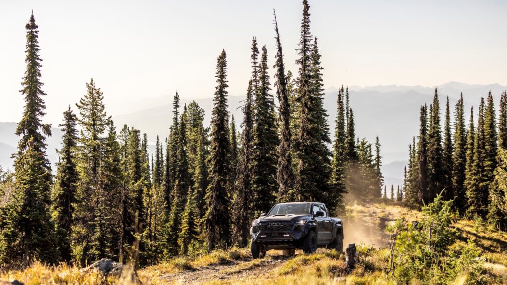 Detour Guides: Go Beyond Glacier Detour Guides: Go Beyond Glacier