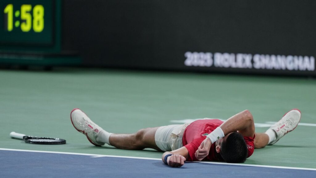 Djokovic overcomes fatigue, humidity to reach Shanghai quarters