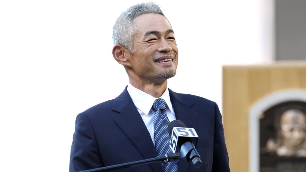 Ichiro Plays in Mariners' Intra-Squad Scrimmage amid Bye During MLB Playoffs
