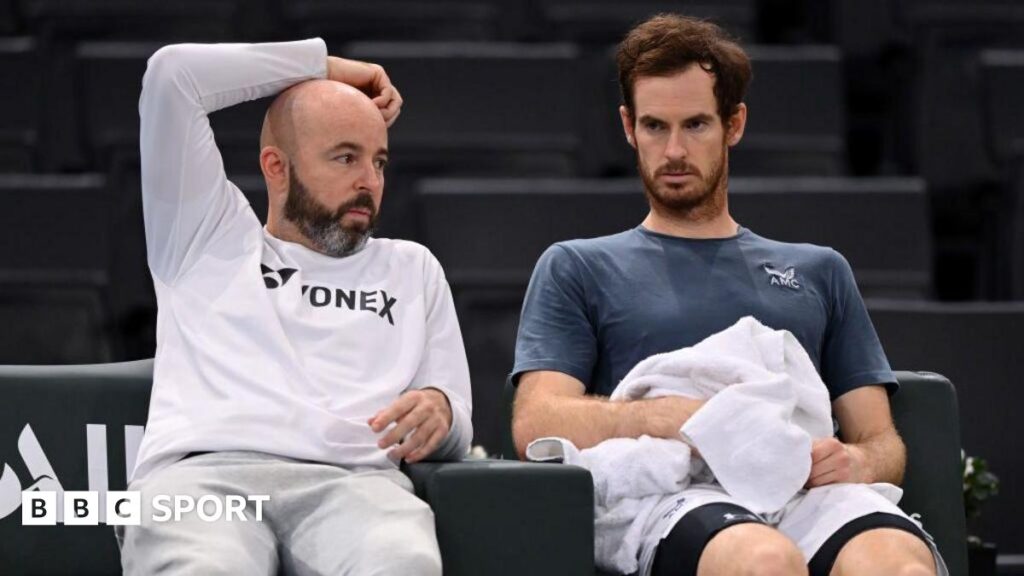 Jamie Delgado and Andy Murray pictured court-side