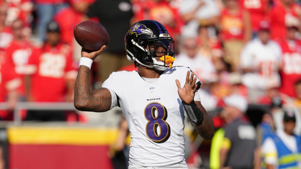 Lamar Jackson Returns to Ravens Practice Amid Hamstring Injury Ahead of Bears Game Lamar Jackson Returns to Ravens Practice Amid Hamstring Injury Ahead of Bears Game