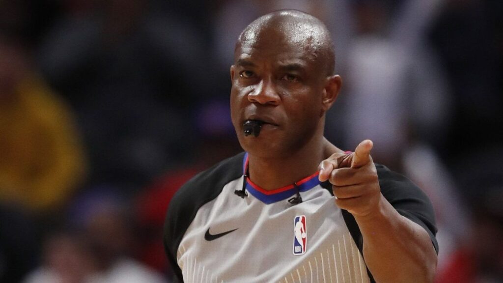 NBA referees wear headsets during games beginning Saturday NBA referees wear headsets during games beginning Saturday