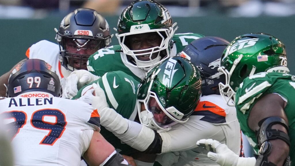 NFL Fans Clown Justin Fields, Bo Nix, Jets and Broncos' Offenses in London Game