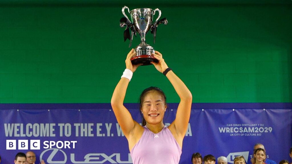 Wrexham Open: Mimi Xu secures singles and doubles titles on same day Mimi Xu holds the Wrexham Open trophy aloft