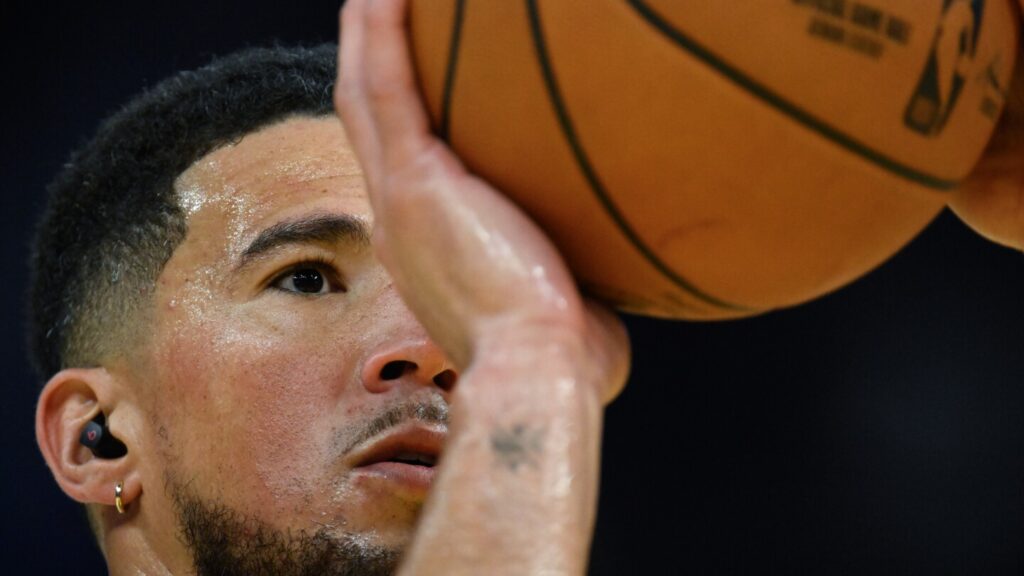 One more time with feeling: Devin Booker again says he wants to play entire career in Phoenix One more time with feeling: Devin Booker again says he wants to play entire career in Phoenix