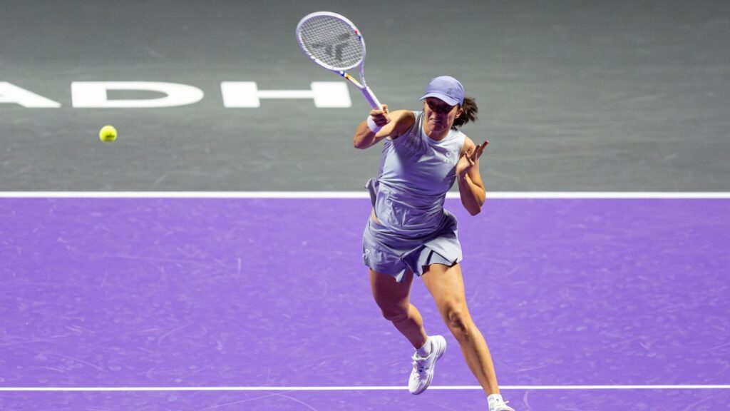 Swiatek beats Keys in straight sets in WTA Finals opener